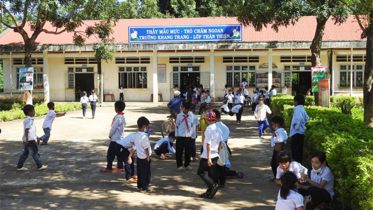 Kon Tum: Lan tỏa yêu thương nâng bước học sinh vùng khó khăn đến trường (3/10/2021)