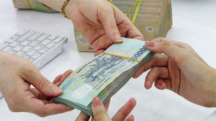 Doanh nghiệp nợ xấu có thể vay lãi suất 0% để trả lương (15/10/2021)