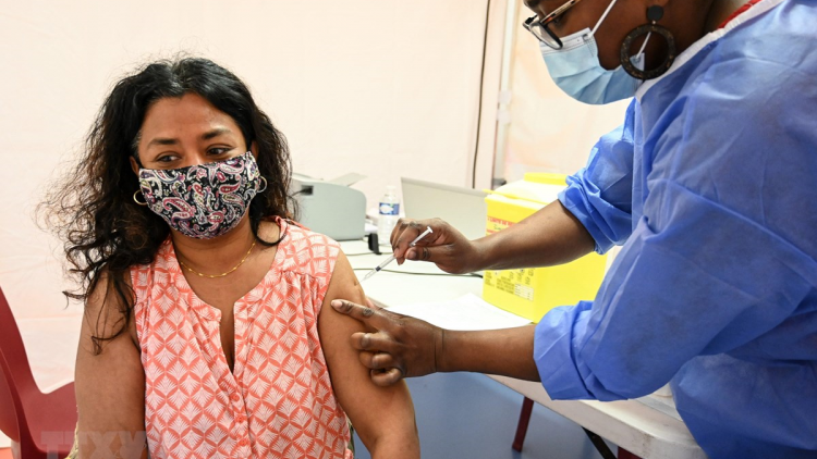 Pháp: Người tiêm vaccine giảm 9 lần nguy cơ nhập viện hoặc tử vong vì Covid-19 (11/10/2021)