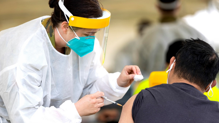 COVID-19: Cách châu Á - Thái Bình Dương rút ngắn đường đua tiêm chủng vaccine (1/10/2021)