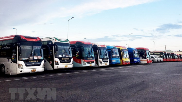 THỜI SỰ 12H TRƯA 15/10/2021: Có tới 48/73 tuyến xe liên tỉnh hoạt động trở lại nhưng không có khách nào, nhiều chuyến bay hủy