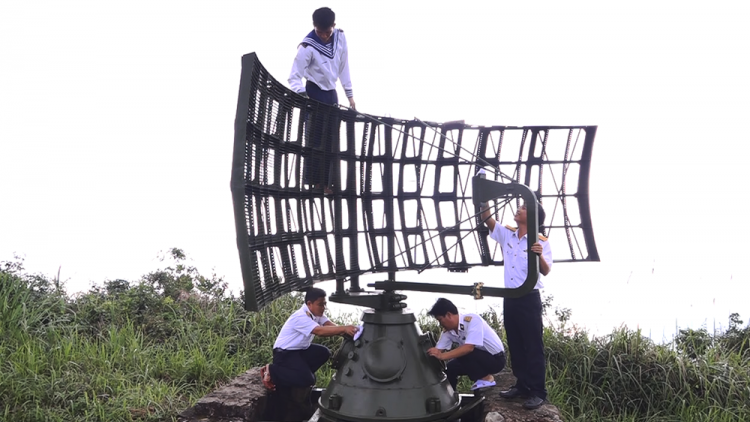 Những người lính Ra đa Vùng 4 Hải quân canh biển trên núi (2+3/10/2021)