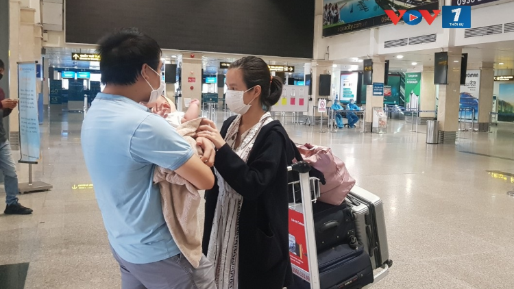 Sân bay Tân Sơn Nhất ngày đầu tiên khôi phục bay nội địa (10/10/2021)