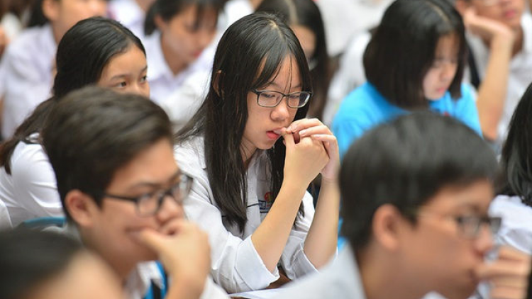 Tranh cãi về quan điểm"Giáo dục bằng khuyên nhủ, không phạt đang dần hủy hoại giới trẻ" (06/10/2021)