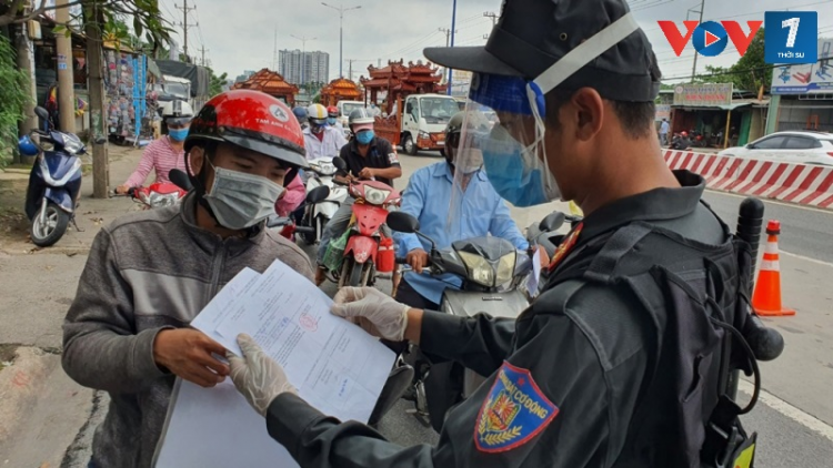 Thực hiện Nghị quyết 128 ở Đông Nam Bộ: Nơi thực hiện đồng bộ, nơi gỡ bỏ từ từ (16/10/2021)