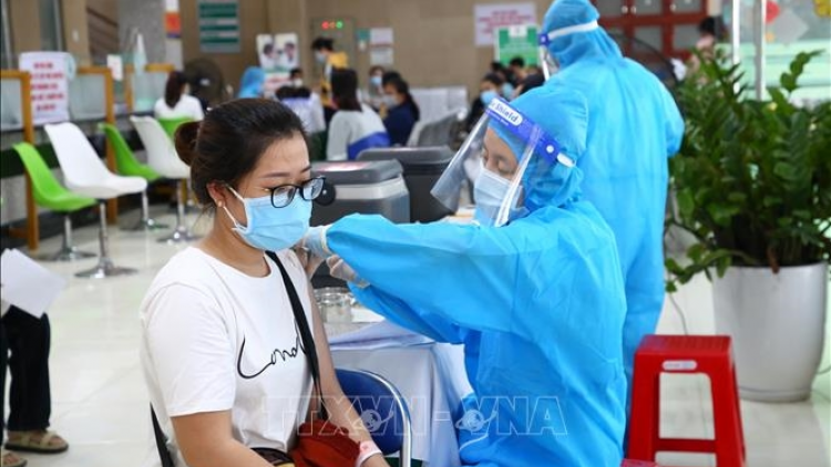 Chống Covid-19: nơi có  đột phá, nơi vẫn u ám (9/11/2021)