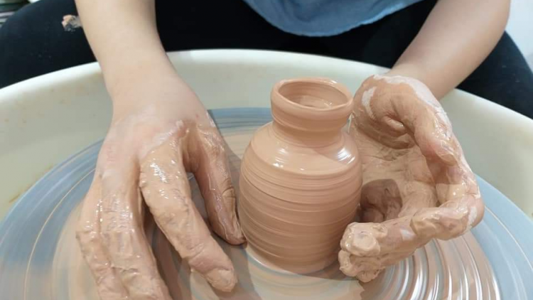 Tinh hoa thợ thủ công - nét duyên ngầm của thương hiệu Gốm Chi giữa lòng Hà Nội(2/7/2021)