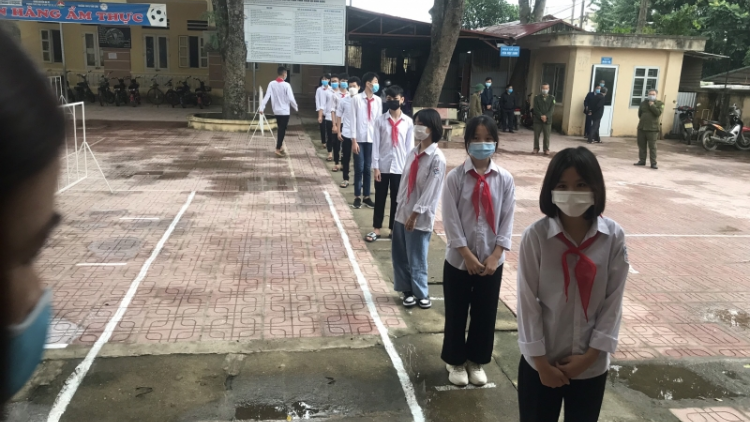 Hà Nội: Gần 4.000 học sinh lớp 9 huyện Ba Vì vui mừng quay trở lại trường học (8/11/2021)