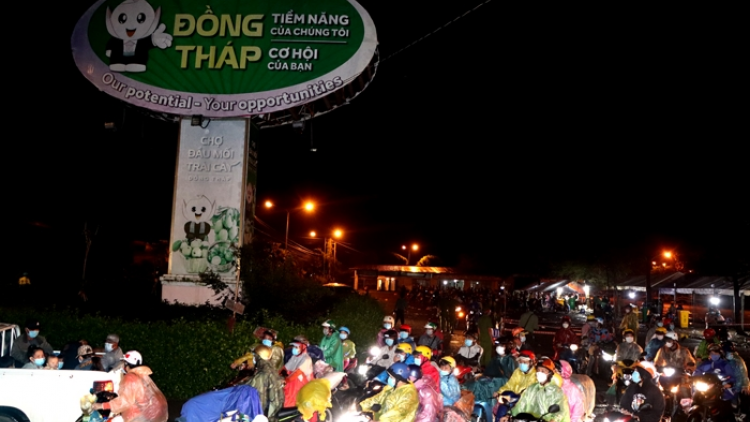Đồng Tháp hỗ trợ đưa lao động trở lại Bình Dương làm việc (06/11/2021)