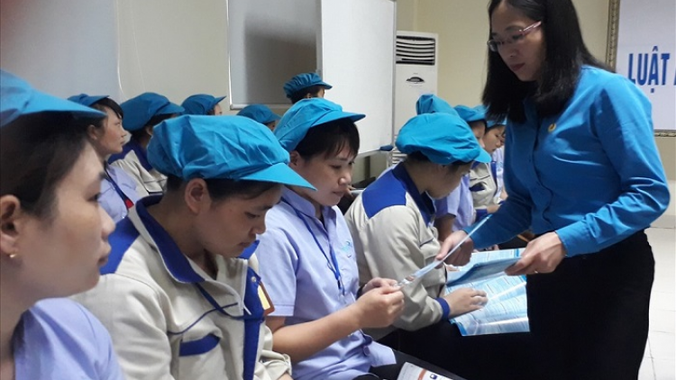 Công đoàn: bạn tâm giao của công nhân, người lao động (25/12/2021)