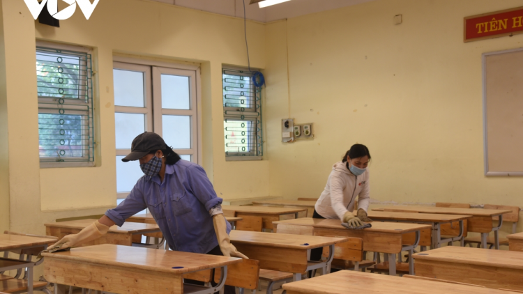 THỜI SỰ 12H TRƯA 05/12/2021: Các trường trung học phổ thông tại Hà Nội và nhiều địa phương sẵn sàng cho học sinh tới trường từ ngày mai.