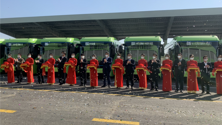 “Hòa mạng” tuyến buýt điện thông minh đầu tiên tại Thủ đô (2/12/2021)