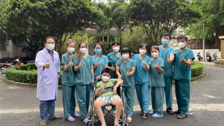 Trẻ em ở thành phố Hồ Chí Minh mắc COVID-19 nhập viện gia tăng (07/12/2021)