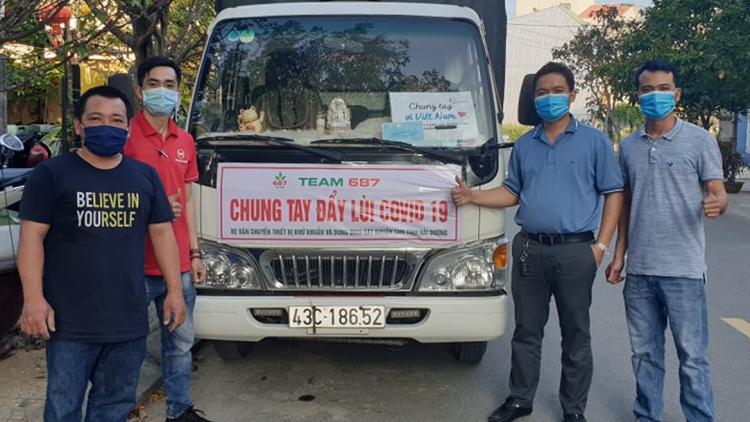 Người dân Đà Nẵng hỗ trợ trang thiết bị y tế tặng vùng dịch Hải Dương (26/2/2021)