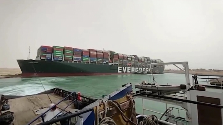 Kênh đào Suez (Ai Cập) tắc nghẽn: Giao thương toàn cầu gián đoạn – Nhiều nước đề nghị hỗ trợ (27/3/2021)