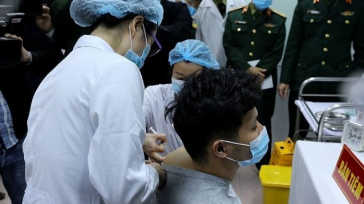 THỜI SỰ 12H TRƯA 06/03/2021: Ưu tiên tiêm vaccine Covid-19 đợt 1 cho người trực tiếp chống dịch và tỉnh Hải Dương trong tuần tới.