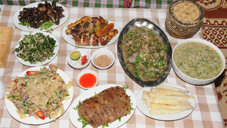 Lên Sơn La khám phá món ăn đặc sản từ hoa ban (18/03/2021)