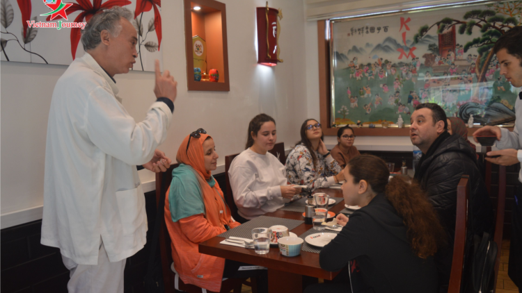 Khám phá nhà hàng ẩm thực Kim, mang đậm nét văn hóa ẩm thực Việt ở Casablanca (Maroc) (22/3/2021)