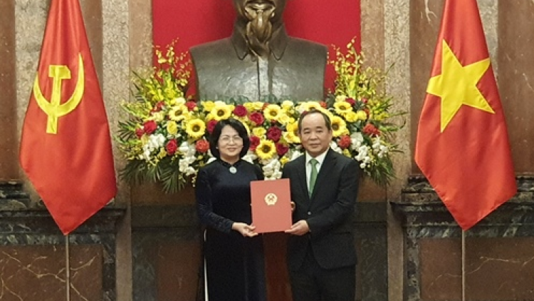 Phó Chủ tịch nước Đặng Thị Ngọc Thịnh trao Quyết định bổ nhiệm Chủ nhiệm VP Chủ tịch nước (30/03/2021)
