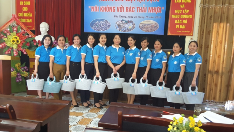 Phụ nữ Lào Cai dùng làn nhựa để giảm...rác thải nhựa (06/03/2021)