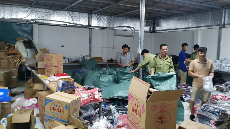 Ninh Bình: Triệt phá kho hàng giả, nhái thương hiệu nổi tiếng lớn nhất từ trước đến nay trên địa bàn (2/4/2021)