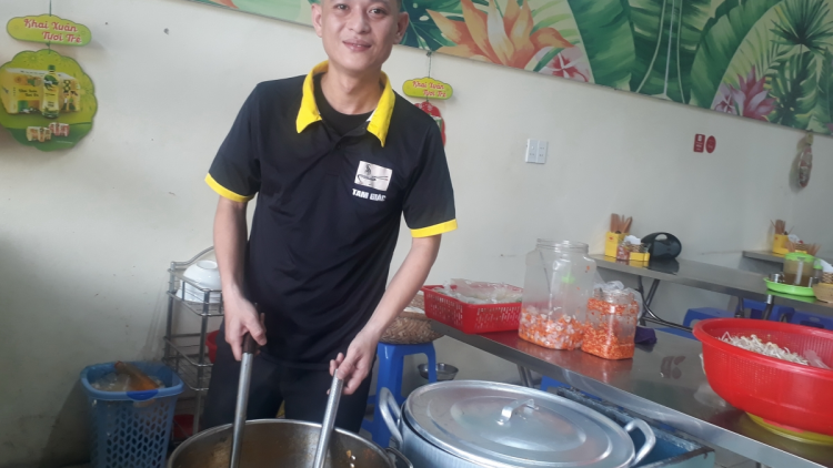 Quán bún 2.000 đồng dành cho người lao động nghèo (26/4/2021)