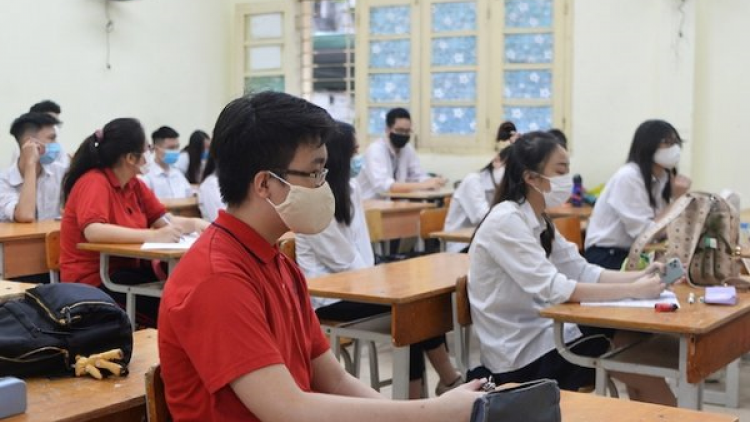 Đặc cách miễn thi cho các bạn bị cách ly được tuyển thẳng vào lớp 10 công lập, liệu có công bằng? (17/5/2021)