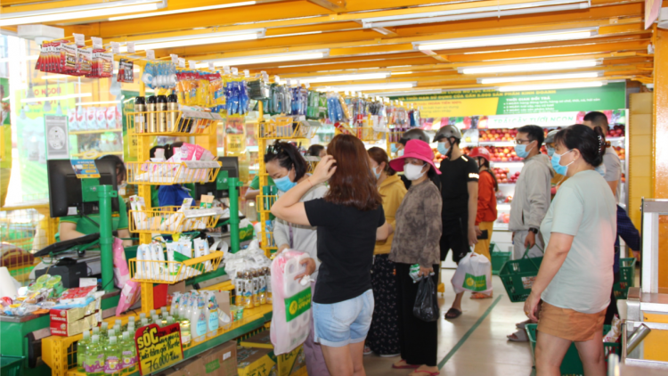 Ngày đầu TP.HCM giãn cách xã hội: Hàng hóa dồi dào, giá cả ít biến động (31/5/2021)