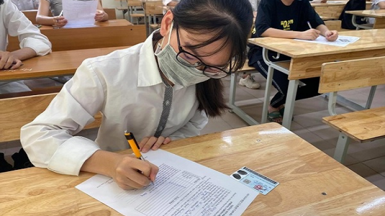 Địa phương đề nghị nên có mốc thời gian thi tốt nghiệp đợt 2 cho học sinh cách ly y tế (27/05/2021)