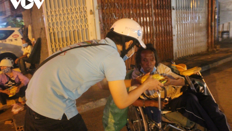 TP. HCM hỗ trợ những hoàn cảnh khó khăn, lan tỏa tình yêu thương trong tâm dịch (30/06/2021)