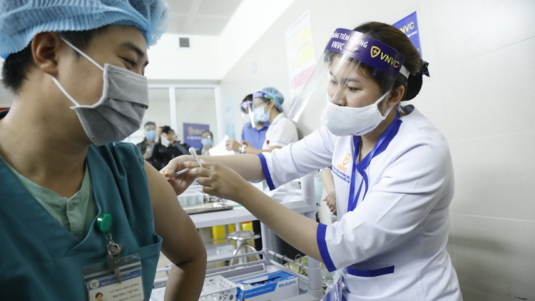 THỜI SỰ 21H30 ĐÊM 30/06/2021: Thủ tướng Chính phủ quyết định bổ sung kinh phí mua 61 triệu liều vaccine phòng COVID-19