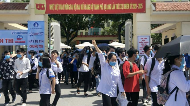 Quảng Ninh: Tiêm phòng vaccine cho gần 2.000 cán bộ, giáo viên phục vụ kỳ thi THPT 2021