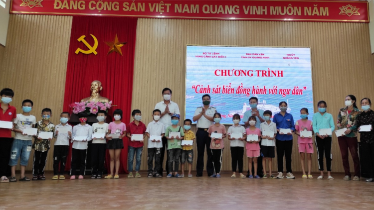 Cảnh sát biển đồng hành cùng ngư dân bị ảnh hưởng bởi dịch COVID-19 (2/7/2021)
