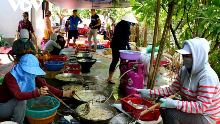 Người dân Thừa Thiên Huế chia sẻ yêu thương với bà con ở TP.HCM (20/7/2021)