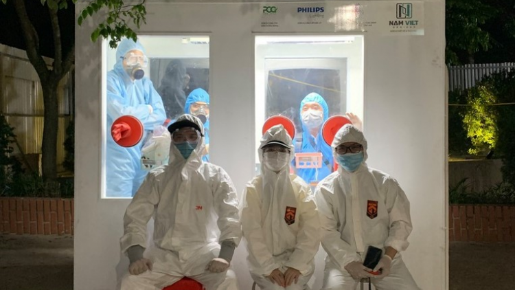 Từ “bốt xét nghiệm di động” đến “robot y tá”, lá chắn bảo vệ lực lượng tuyến đầu chống dịch (01/07/2021)