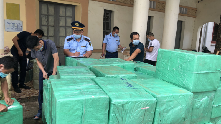 Lạng Sơn: QLTT ngăn chặn 39.000 ốp điện thoại có dấu hiệu giả mạo nhãn hiệu Sam Sung (29/07/2021)