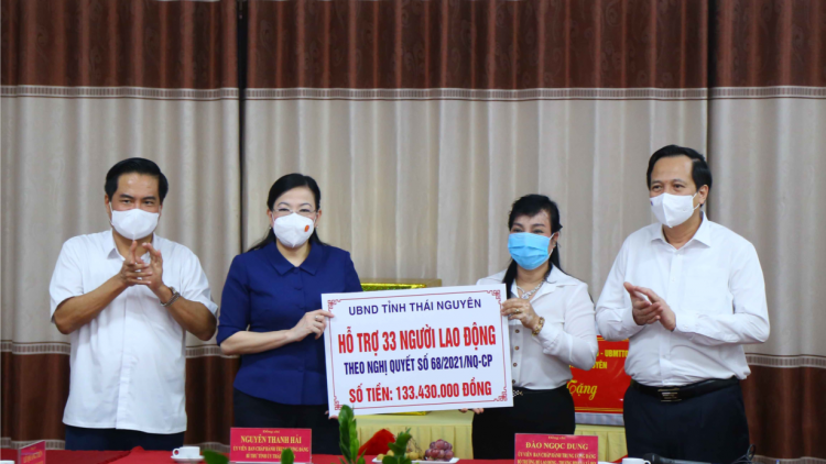 Thái Nguyên: Những lao động đầu tiên trong doanh nghiệp được nhận hỗ trợ từ Nghị quyết 68 (17/07/2021)