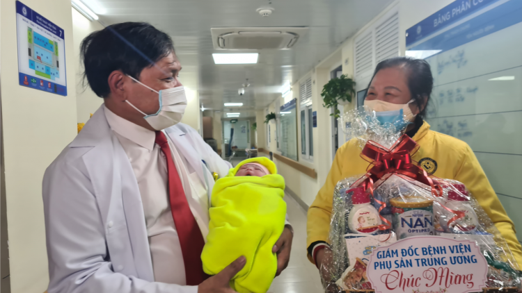 Những lưu ý trong khám sàng lọc, tiêm phòng vaccine Covid-19 cho phụ nữ mang thai và đang nuôi con nhỏ? (11/8/2021)