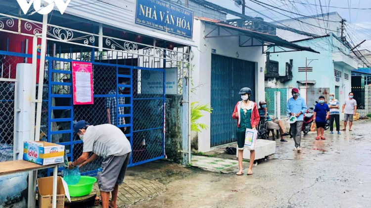 Cần Thơ: Cây ATM gạo mang niềm vui cho người bán vé số, lao động nghèo (2/8/2021)