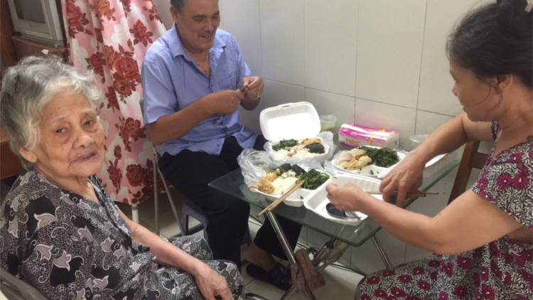 Những bữa cơm nghĩa tình trong ngày giãn cách xã hội (5/8/2021)