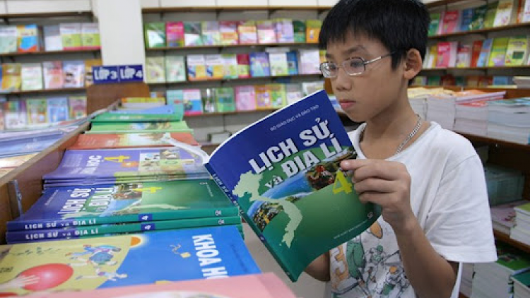 Lo ngại thiếu SGK cho học sinh khi năm học mới cận kề (23/8/2021)