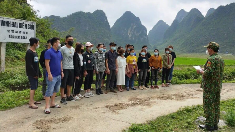 Những “bức tường lửa” giữ vững “ vùng xanh” trong cuộc chiến chống COVID-19  (26/08/2021)