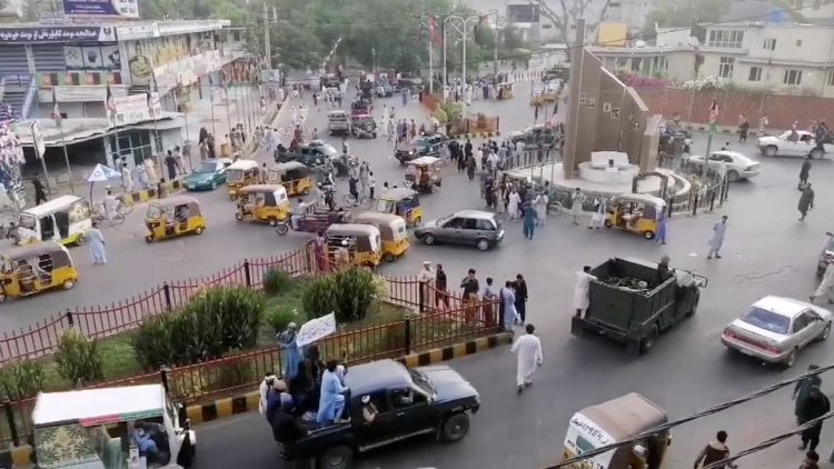 Tình hình Afghanistan: Phần lớn “yên bình” ngoại trừ cảnh tượng di tản (16/08/2021)
