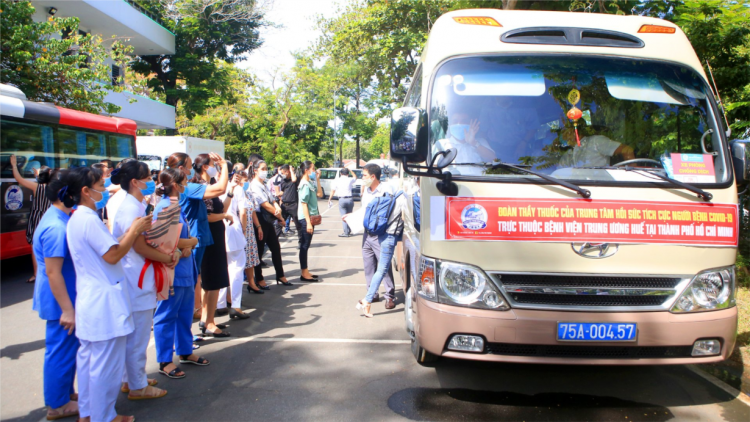 Bệnh viện Trung ương Huế xuất quân chi viện cho TP. HCM chống covid-19 (12/08/2021)
