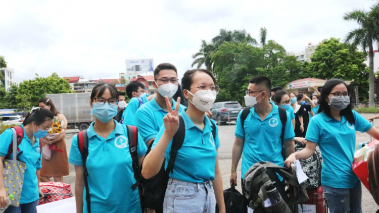 208 bác sĩ, cán bộ, sinh viên Đại học Y Dược Hải Phòng tiếp tục chi viện TP HCM (25/8/2021)