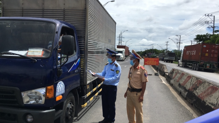 Tiền Giang: tiếp tục phát hiện xe “luồng xanh” vận chuyển hàng hoá vi phạm (21/09/2021)