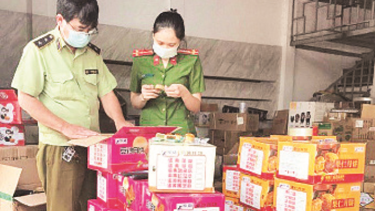 Tăng cường kiểm tra, kiểm soát thị trường bánh Trung thu (13/9/2021)