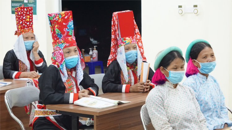 Lớp học xóa mù chữ ở bản vùng cao (7/9/2021)