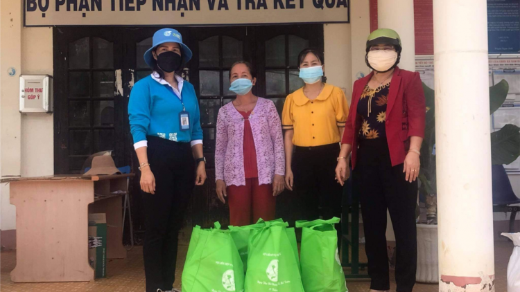 Các hội liên hiệp phụ nữ chung tay, hỗ trợ người dân vùng tâm dịch (2/9/2021)