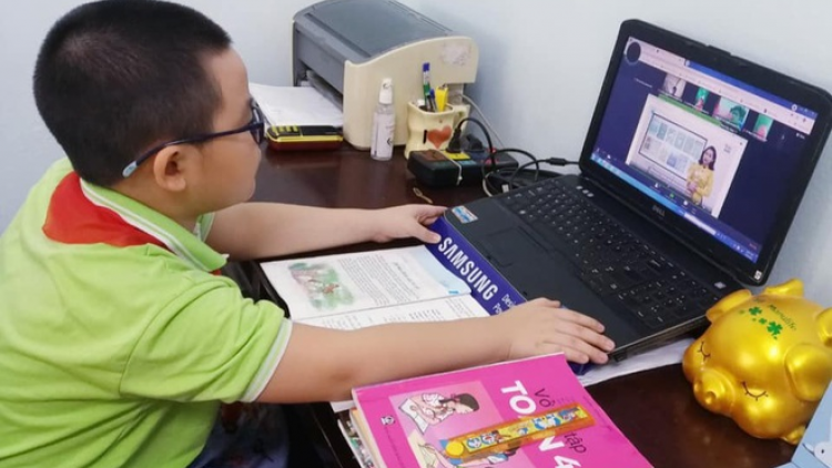 Xuất hiện nhiều bất cập sau một tuần dạy và học trực tuyến (10/09/2021)